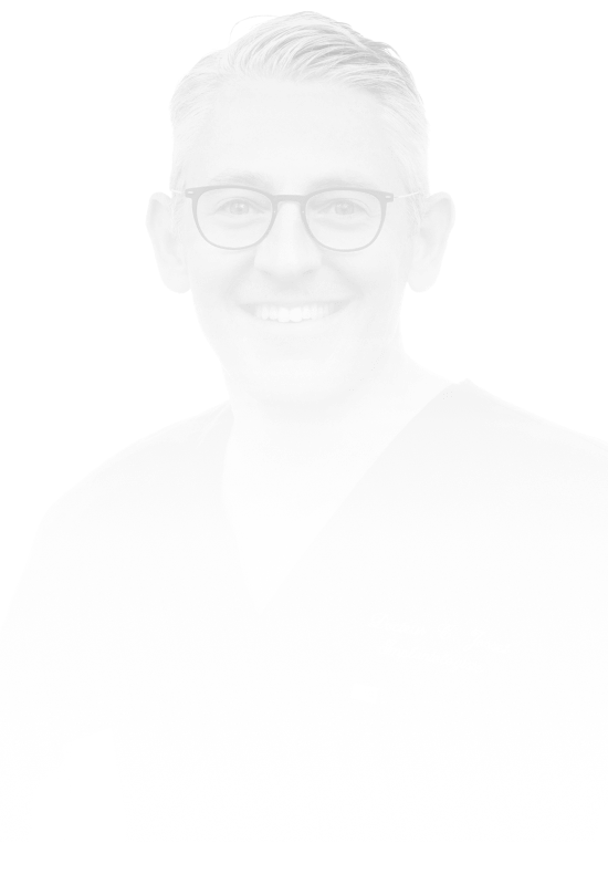 Portrait du docteur Josset au cabinet dentaire Implantocean à La Baule