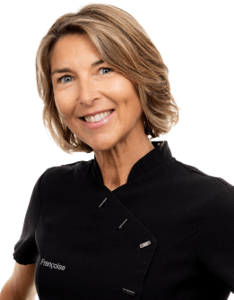 Portrait de Françoise, assistante dentaire au cabinet Implantocean à la Baule