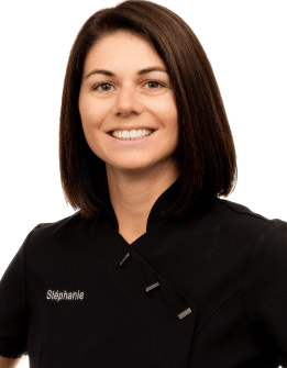 Portrait de Stéphanie, assistante dentaire au cabinet Implantocean à la Baule