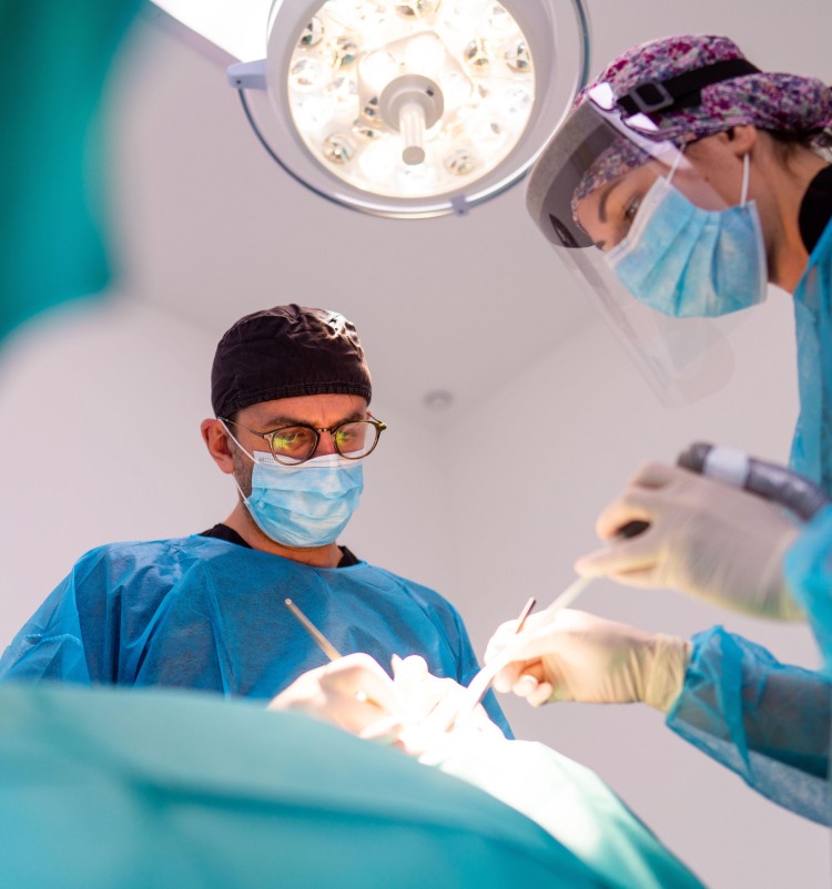 Opération à l'aide de la chirurgie guidée au cabinet Implantocean
